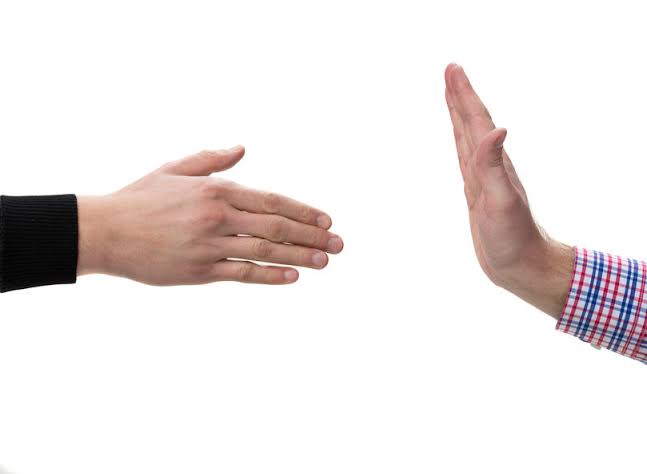 تفسير حلم رفض السلام من الأخ
