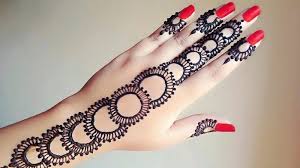 تفسير رؤية الحناء في المنام للعزباء والمتزوجة