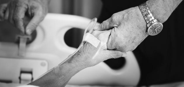 تفسير حلم رؤية الميت مريض في المنام لابن سيرين والامام الصادق