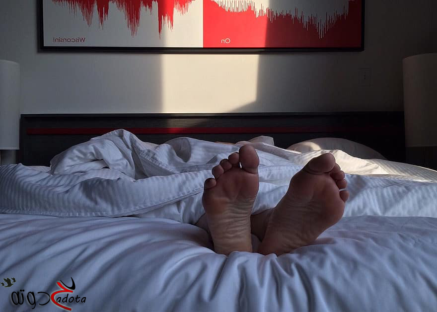 تفسير رؤية شخص ينام في سريري في المنام