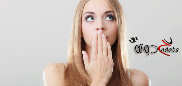 تفسير رؤية خروج شعرة طويلة من الفم في المنام