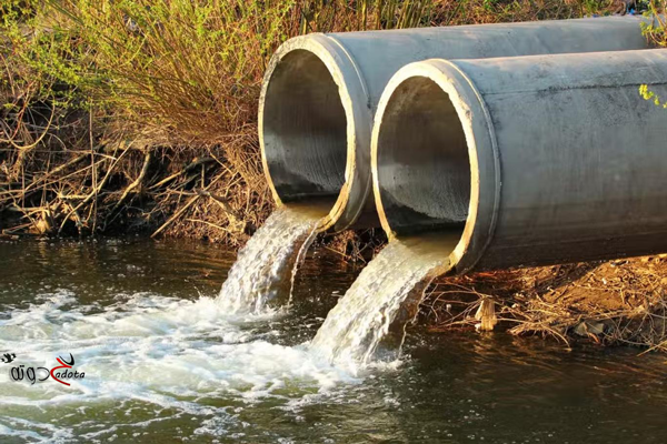 تفسير حلم الوقوع في ماء وسخ في المنام