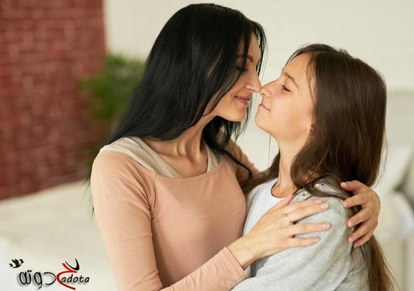 تفسير حلم حضن شخص اعرفه في المنام