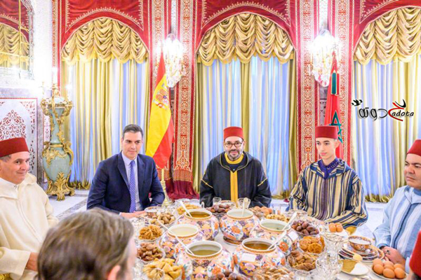 تفسير حلم الأكل مع الملك في المنام