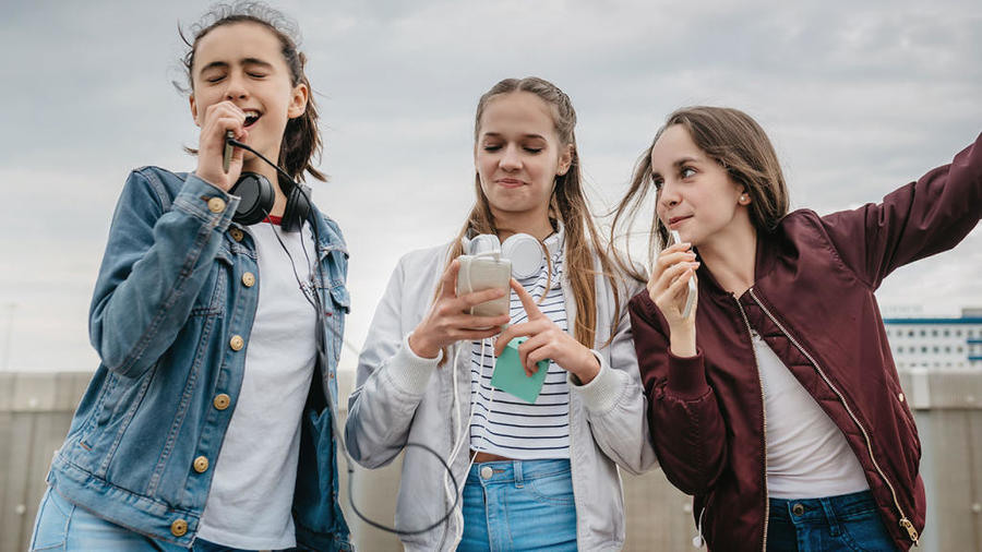 تفسير رؤية فتاة أعرفها في المنام