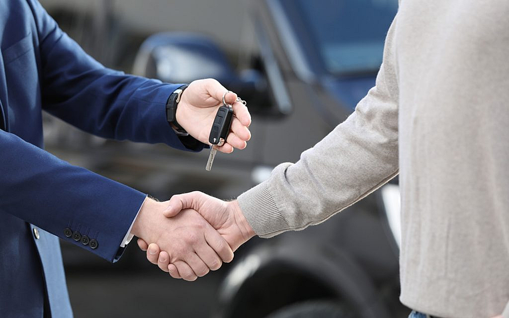 تفسير حلم استعارة سيارة في المنام