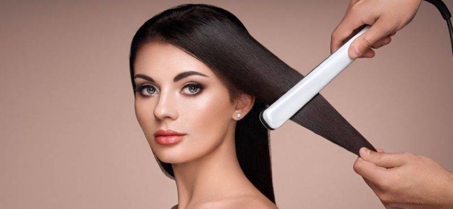 حلمت اني افرد شعري بالمكواه