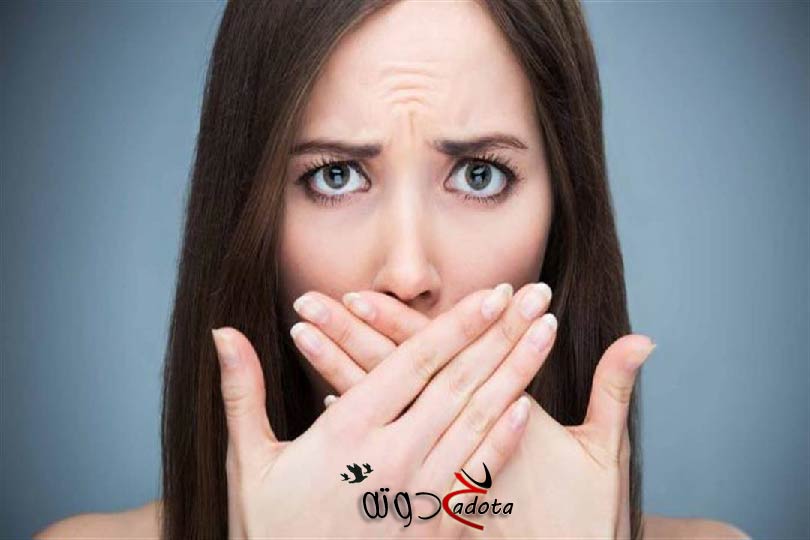 تفسير حلم رؤية شخص يخبرني أن رائحة فمي كريهة في المنام