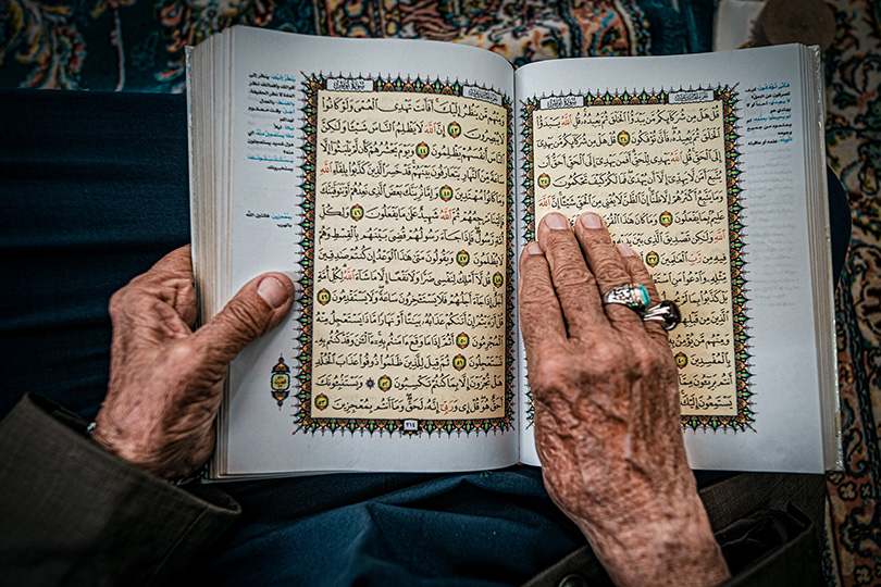 تفسير حلم رؤية شخص يمزق القرآن في المنام