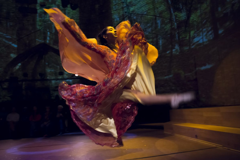 تفسير حلم رؤية الرقص بالشعر في المنام