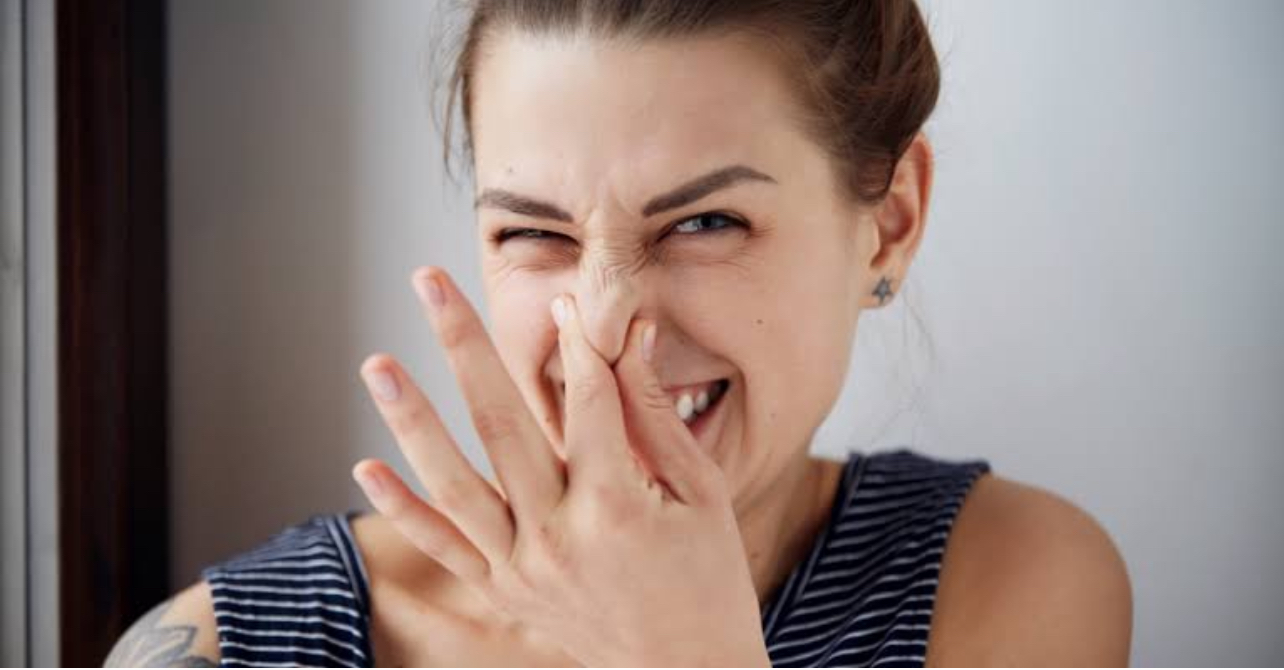 تفسير حلم خروج الريح أمام الناس