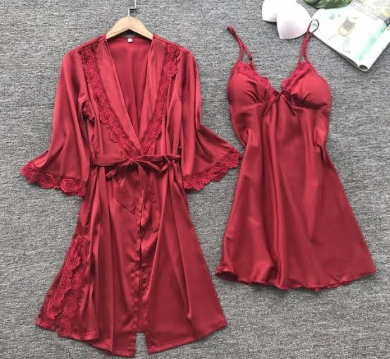 تفسير حلم لبس قميص نوم أمام الناس