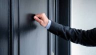 تفسير حلم رؤية شخص يطرق الباب في المنام